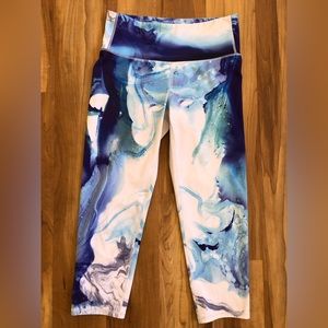 Athleta High Rise Fuji Chaturanga Capri Leggings VGUC Size Small
